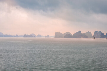 Fototapeta na wymiar group of rocky islands in ha long bay