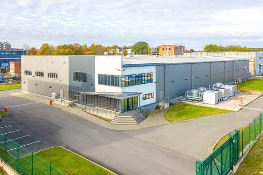Tier III carrier neutral data center. Server rooms.	