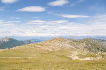 Fototapeta premium Randonnée sur le cime de Cheiron par Gréolières, Préalpes de Grasse, Alpes-Maritimes, France