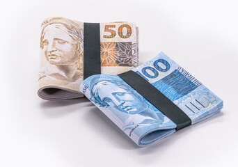 wad of money from brazil, thousand reais in wad of money, 100 reais banknote, grand prize, copyspace, white background