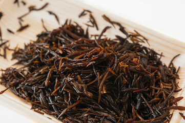 食品トレーにのせたヒジキ