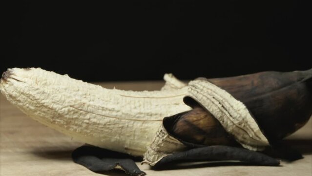Banana is rotting and drying, Mold and bacteria, Fruit quickly become small and wrinkled, Decay Timelapse Shot