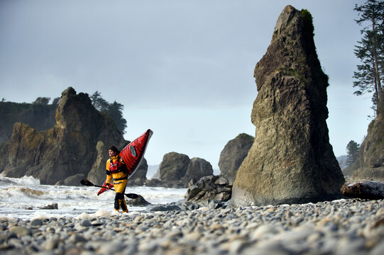 Young male sea kayaker, Ruby Beach, Olympic National Park, Washington, USA