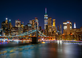 Obraz premium Brooklyn Bridge and NYC downtown as seen from the Manhattan Bridge 