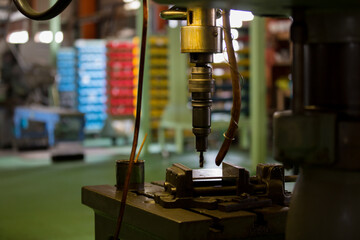 Thread cutting with a radial drilling machine