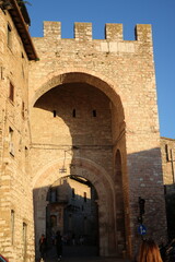 Fototapeta na wymiar Dusk at city gate in Assisi, Umbria Italy