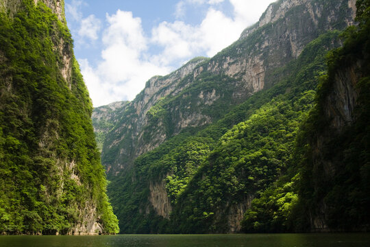 Lush limestone cliffs rise above the Grijalva River as it winds through Sumidero Canyon in Chiapas, Mexico.