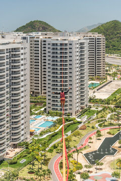 Man&Acirc;&nbsp;highlining&Acirc;&nbsp;between skyscrapers, Olympic Village, Barra&Acirc;&nbsp;Da&Acirc;&nbsp;Tijuca, Rio&Acirc;&nbsp;de&Acirc;&nbsp;Janeiro, Brazil