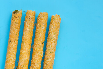 Crispy egg rolls with seaweed