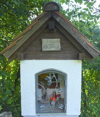 Kleines Häuschen am Weinberg:  St. Urban Schutzpatron der Winzer
