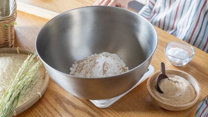 白米と米粉｜米粉で生地(パン・ピザ等)を作るイメージ