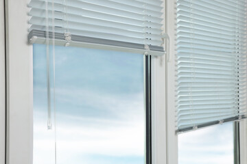 Fototapeta premium Stylish window with horizontal blinds in room