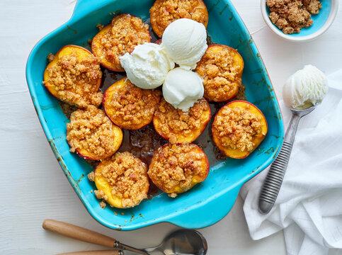 Baked peaches with streusel topping