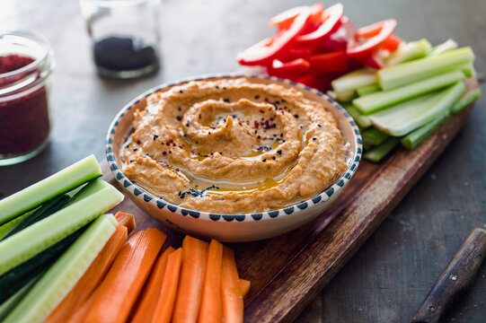 Raw vegetables and dip