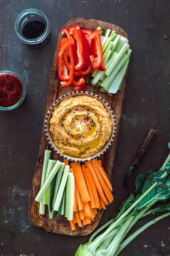 Raw vegetables and dip