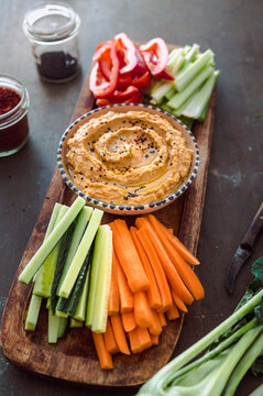 Raw vegetables and dip