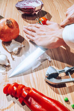 shiny knife crumbling garlic
