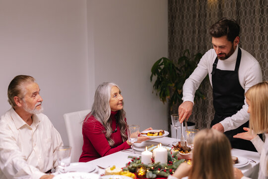 Family taste dinner guest Xmas meat cut piece