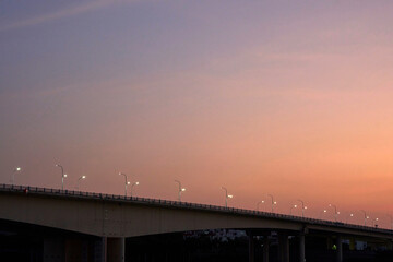 Fototapeta premium Closeup of the bridge by the river in the evening