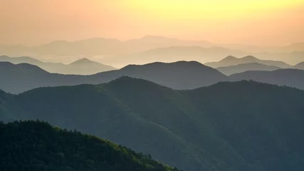 Gordijnen View of the surrounding mountains from the Hadong gliding field in South Korea © Shin sangwoon