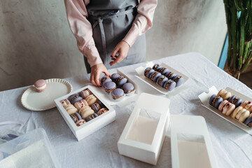 Packaging of macarons cakes in boxes.