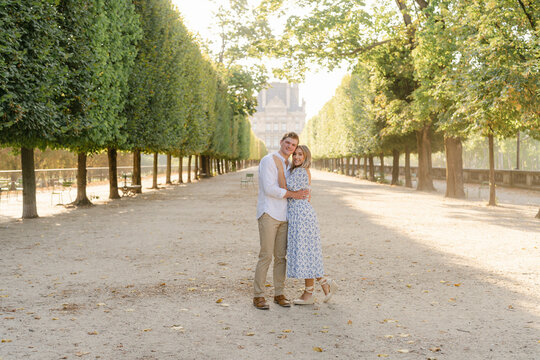 couple in Tuilerie garden in Paris 