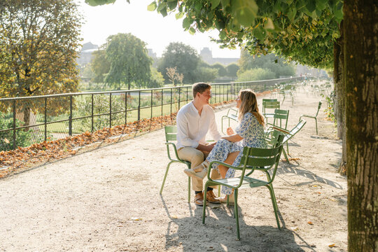 couple in Tuilerie garden in Paris 