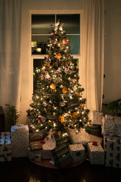 Christmas tree with gifts