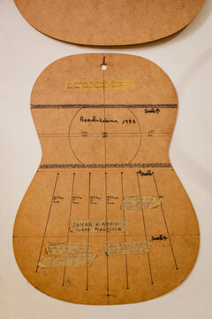 Wooden template for spanish custom guitars