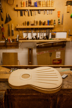 Wooden template for spanish custom guitars