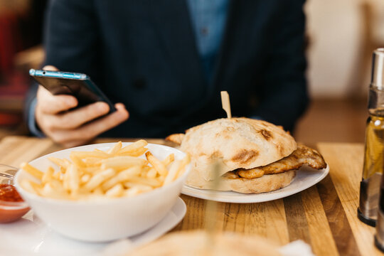 man typing on the phone