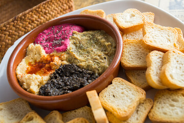 Hummus is a cream of chickpeas cooked with lemon juice, which includes tahini paste and olive oil, which, depending on the local variant, can also include other ingredients such as garlic or paprika.