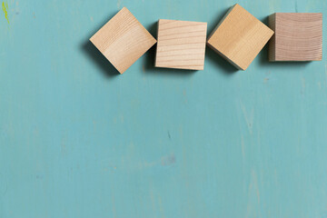 並ぶ木製のブロック