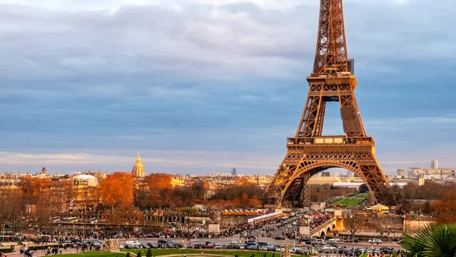 Timelapse of Eiffel Tower at sunset in Paris, France