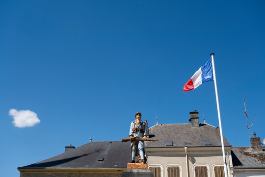 statue of a soldier , monument of the first world war in France
