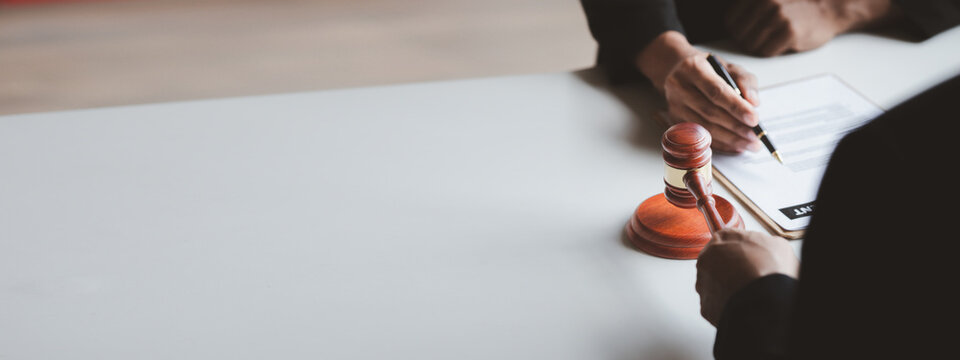 Lawyer concepts to testify to clients and to provide counseling in cases, to provide legal relief, to maintain law and fairness, to proceed with transparency, to attorneys to defend cases in court.