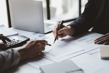 Naklejka premium Company meeting room has businessmen and finance managers meeting together on finance topics, they are looking at information on documents and discussing together. Concept company financial management