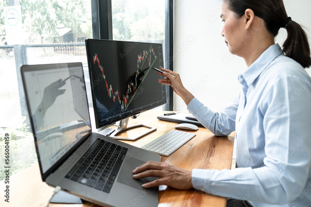 Poster businesswoman investor having planning and analyzing graph data with display screen the data present