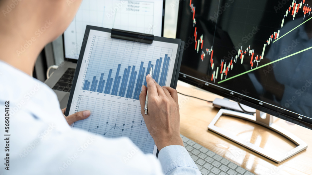 Poster Businesswoman investor having planning a new project and analyzing graph data with display screen the data presented and deal on a stock exchange