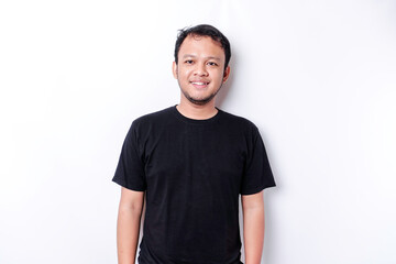 Obraz premium A portrait of a smiling Asian man dressed in a blue shirt, isolated by white background