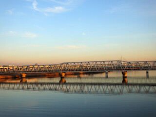 夕焼けと陸橋　夕日、橋、鉄道
