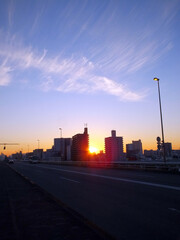 夕日のうつくしい街並み　シルエット
