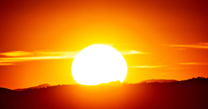 SUNSET AT PENED&Egrave;S WINE REGION