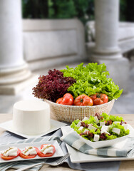 Verduras y queso fresco. Vegetables and fresh cheese.