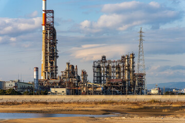The petrochemical complex at Yokkaichi Port at daytime.	
