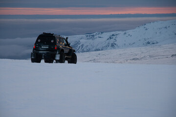 coches 4x4 en un glaciar © Ralda Photo