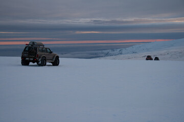 coches 4x4 en un glaciar © Ralda Photo