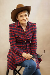 woman wearing cowboy hat