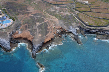 Fotograf&iacute;a a&eacute;rea de los charcos de Arme&ntilde;ime en la costa de Adeje, en el sur de la isla de Tenerife en Canarias