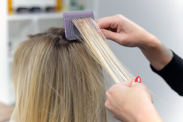 Fototapeta premium hairdresser cuts to woman in the salon. close-up.concept of beauty and beauty sphere